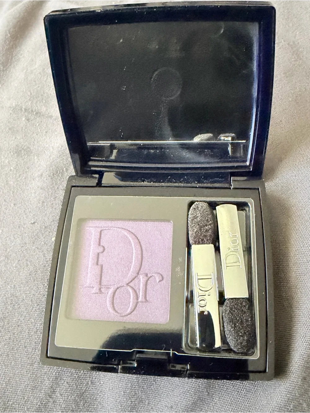 Diorshow Mono shade 176 , a violet-purple frosted eyeshadow